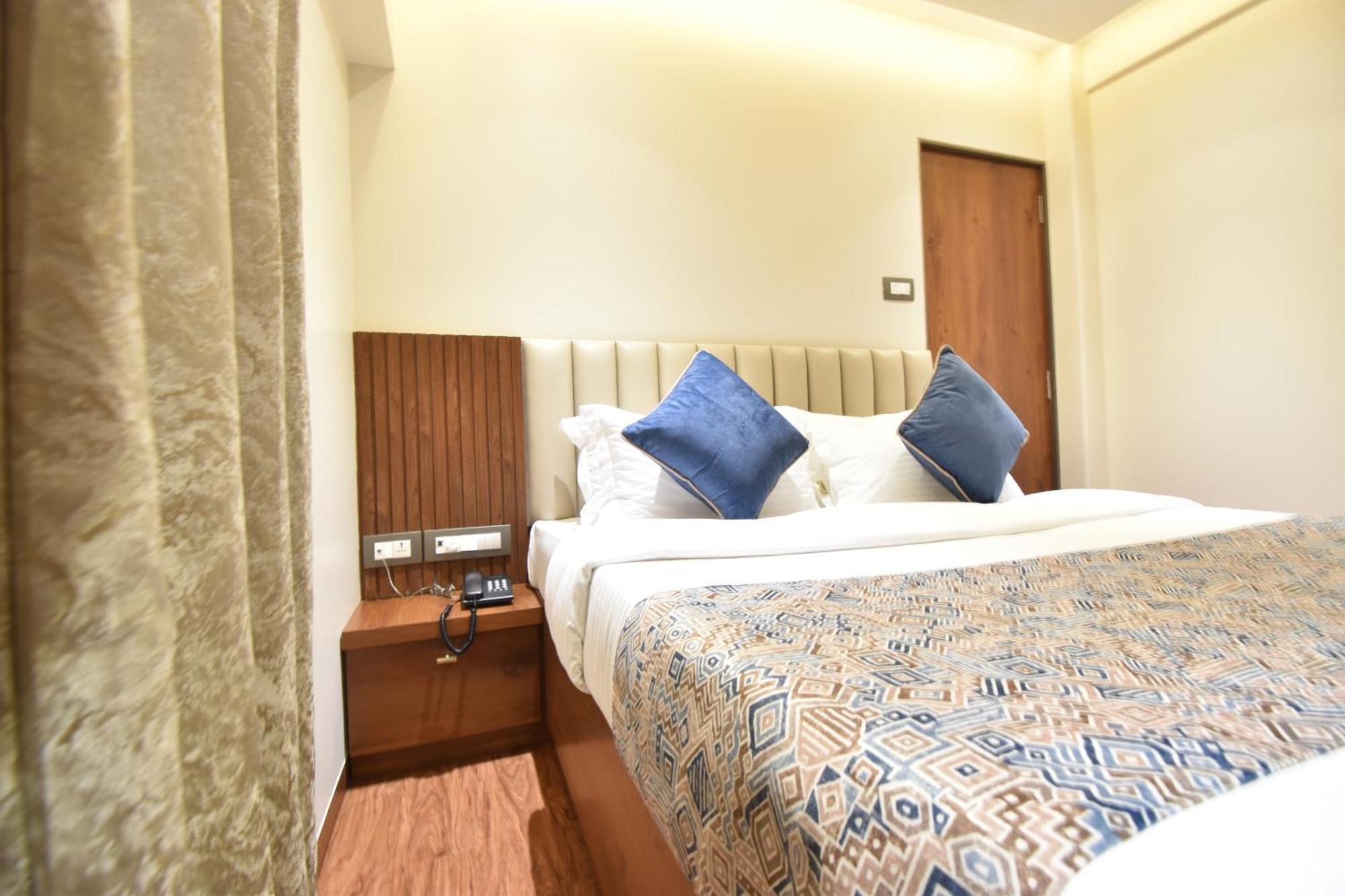 Hotel Kalpana Palace, Mumbai Ngoại thất bức ảnh