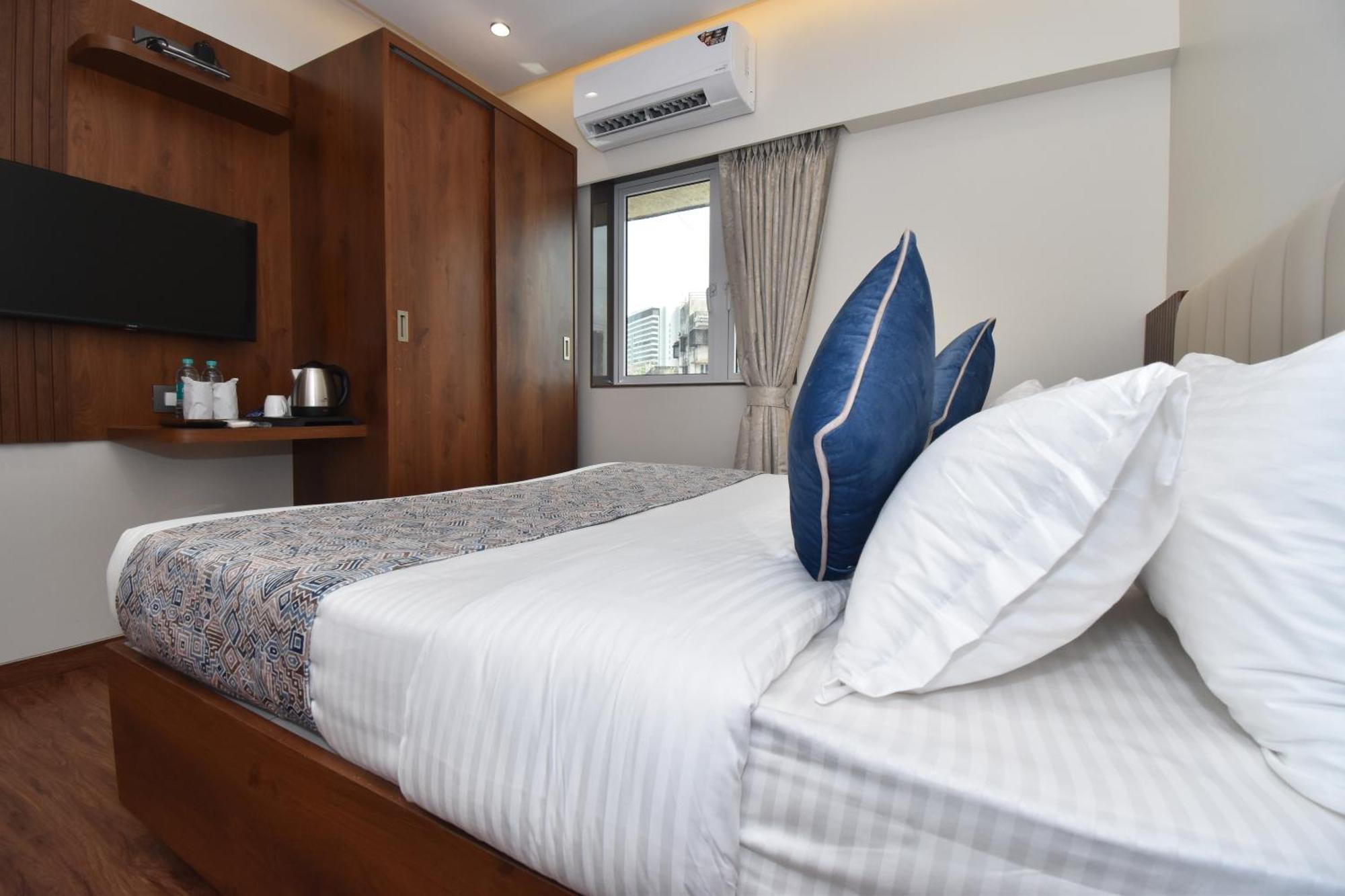 Hotel Kalpana Palace, Mumbai Ngoại thất bức ảnh