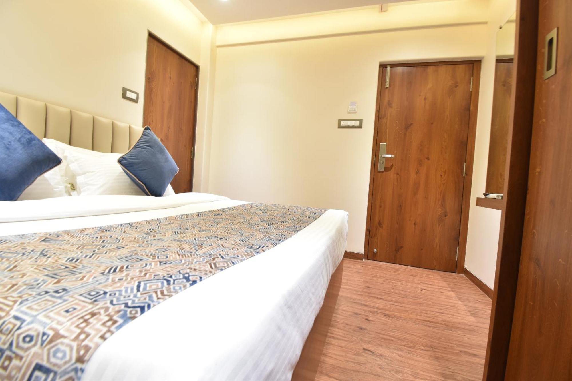 Hotel Kalpana Palace, Mumbai Ngoại thất bức ảnh