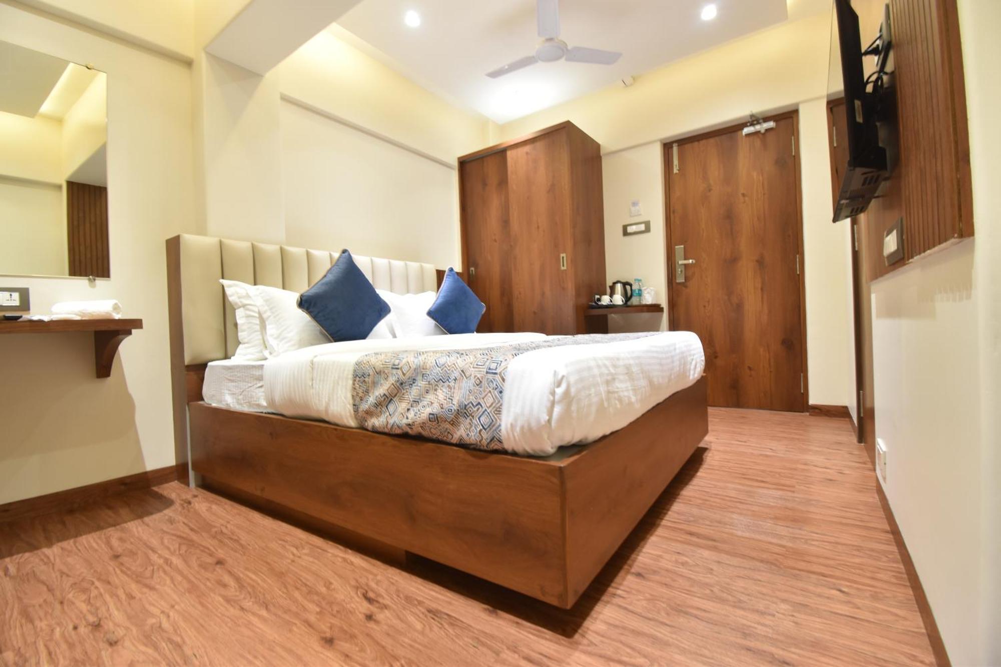 Hotel Kalpana Palace, Mumbai Ngoại thất bức ảnh