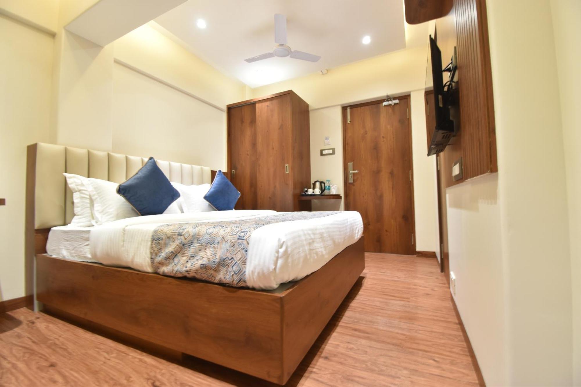 Hotel Kalpana Palace, Mumbai Ngoại thất bức ảnh