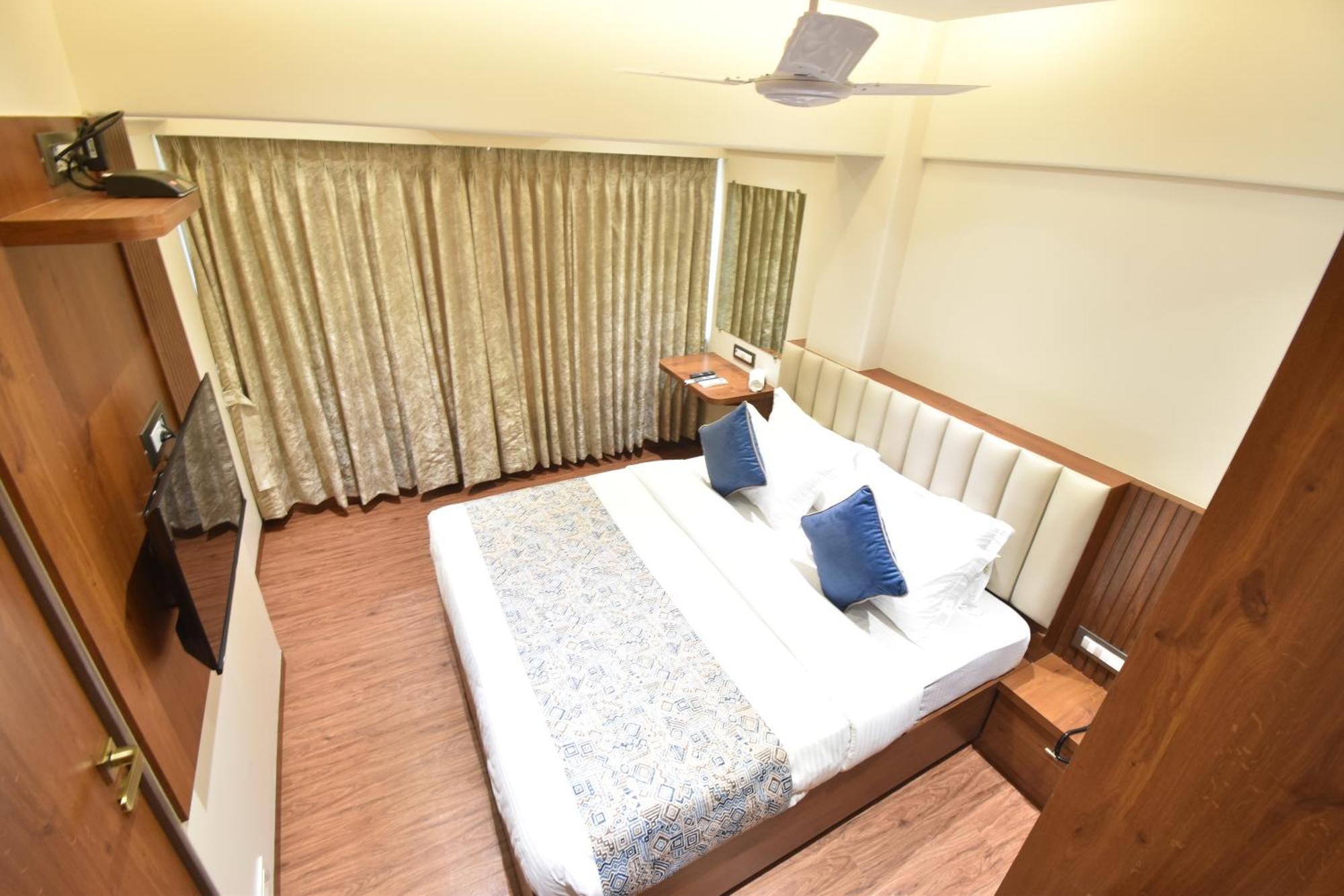 Hotel Kalpana Palace, Mumbai Ngoại thất bức ảnh