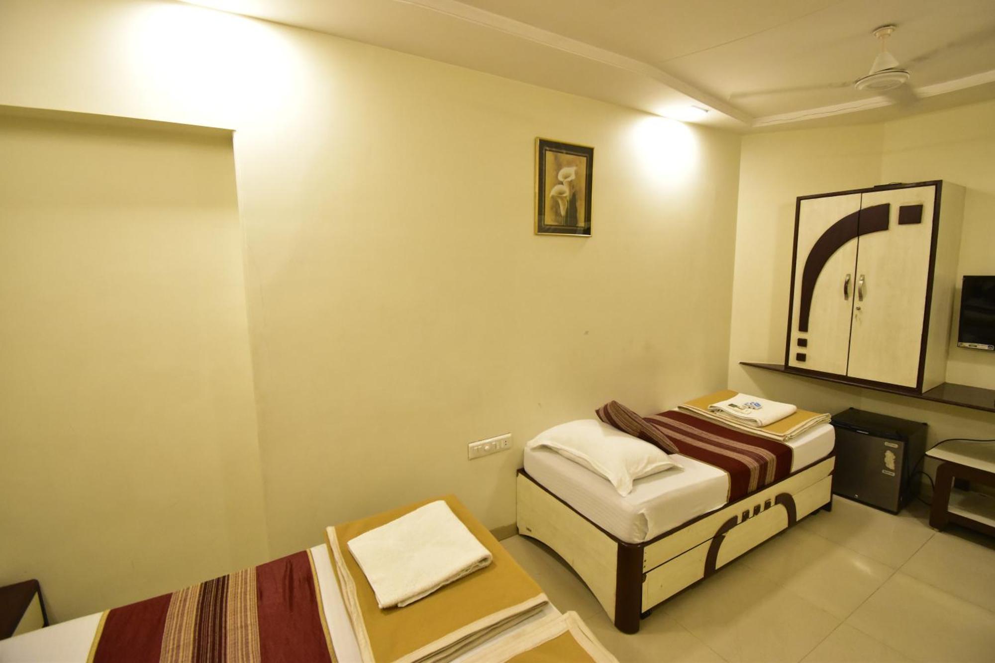 Hotel Kalpana Palace, Mumbai Ngoại thất bức ảnh